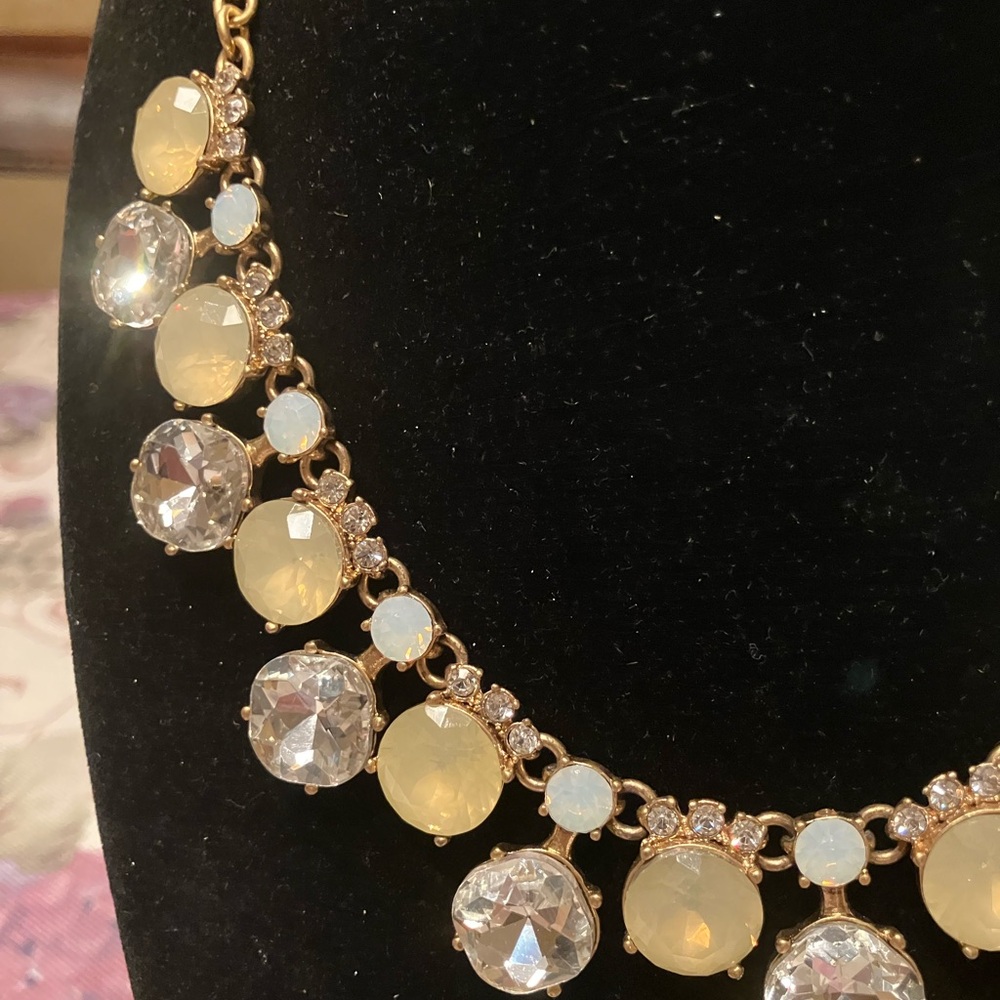 J.CREW Gold and Citrine colored Necklace with large Crystals Floral Design - Picture 11 of 12